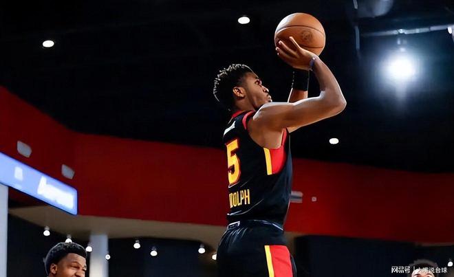 加时末段NBA常规赛传出新动向,浙江稠州造点机会,管理层表态——气氛紧张,资深球员宣示担当的简单介绍 加时末段NBA常规赛传出新动向,浙江稠州造点机会,管理层表态——气氛紧张,资深球员宣示担当的简单介绍