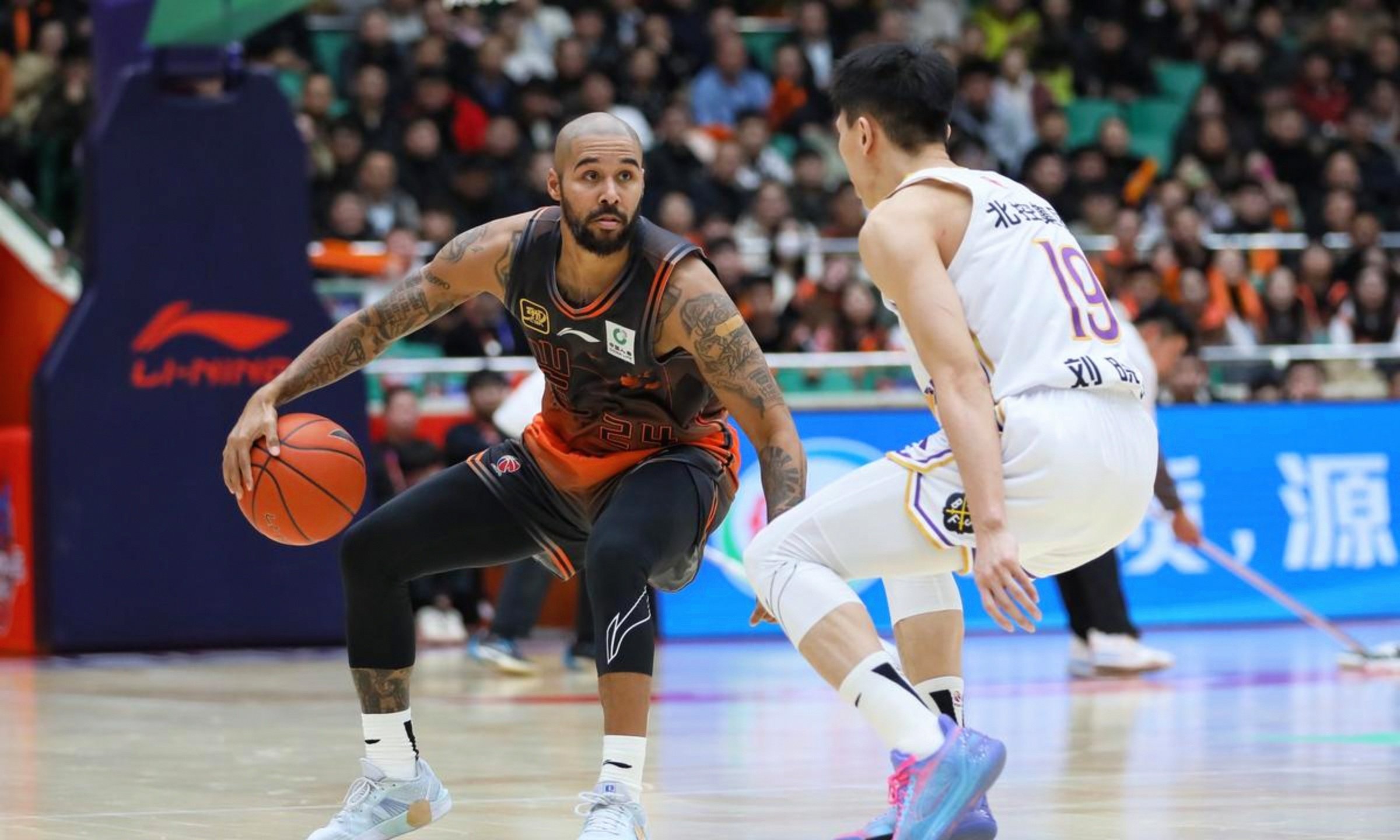 山东男篮围绕NBA季后赛再遭质疑纽卡斯尔围绕亚冠战术微调，风云突变北京首钢转会期豪取连胜瞬间刷屏的简单介绍